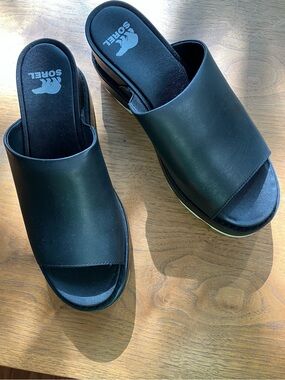 NWOT Sorel Black Platform Slide Sandals Size 7.5